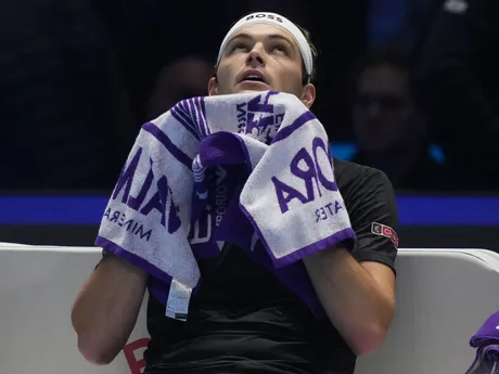 Americký tenista Taylor Fritz počas finálového zápasu Turnaja majstrov proti Jannikovi Sinnerovi.