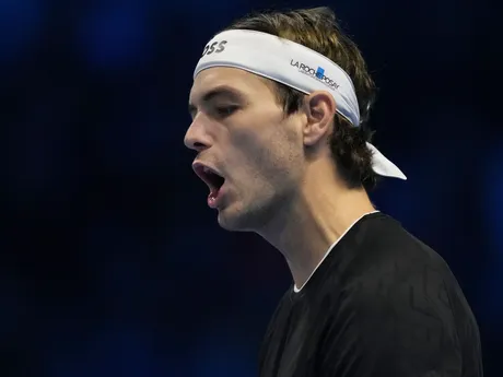 Americký tenista Taylor Fritz počas finálového zápasu Turnaja majstrov proti Jannikovi Sinnerovi.