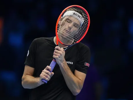 Americký tenista Taylor Fritz počas finálového zápasu Turnaja majstrov proti Jannikovi Sinnerovi.