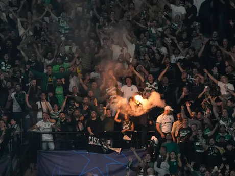 Fanúšikovia Sportingu v zápase Ligy majstrov Sporting Lisabon - Real Madrid.