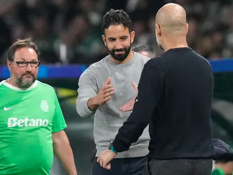 Tréner Ruben Amorim (vľavo) a Pep Guardiola v zápase Ligy majstrov Sporting Lisabon - Real Madrid.