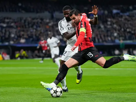 Theo Hernandez a Antonio Rudiger počas zápasu Real Madrid - AC Miláno v Lige majstrov. 