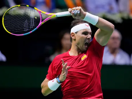 Rafael Nadal počas zápasu Davisovho pohára proti Boticovi Van De Zandschulpovi. 