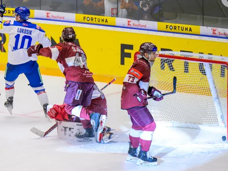 Adam Lukošik (Slovensko), Eriks Vitols, Nauris Sejejs, Deniss Smirnovs (všetci Lotyšsko) počas Vianočného Kaufland Cupu v hokeji Slovensko - Lotyšsko.