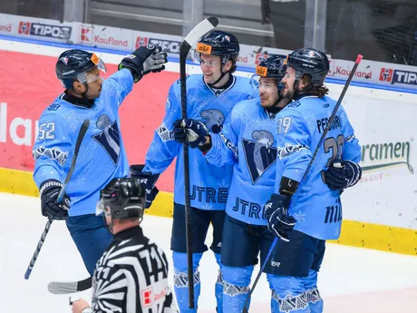 Hráči Slovana sa tešia z gólu, zľava Sena Wendell Acolatse, Mitchell Mckenna Hoelscher, Austin Ryan Ortega a Liam Pecararo, počas 33. kola Tipos extraligy HC Slovan Bratislava - HC Nové Zámky.