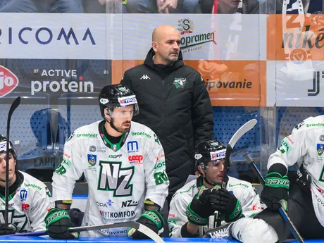 Tréner HC Nové Zámky Miloš Holaň počas 33. kola Tipos extraligy HC Slovan Bratislava - HC Nové Zámky.