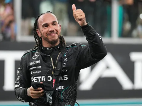 Lewis Hamilton sa po Veľkej cene Abú Zabí 2024 rozlúčil s tímom Mercedes.