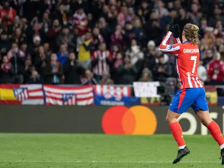 Autor dvoch gólov Antoine Griezmann odchádza z ihriska (Atletico) po zápase 6. kola ligovej fázy Ligy majstrov Atlético Madrid - Slovan Bratislava.