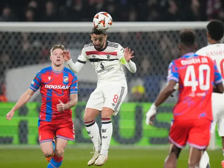 Bruno Fernandes počas zápasu Plzeň - Manchester United v Európskej lige. 