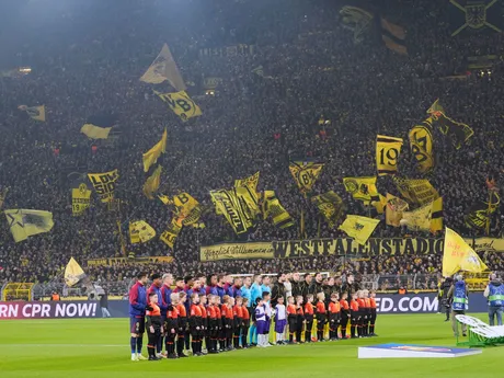 Hráči Borussie Dortmund a FC Barcelona pred zápasom 6. kola ligovej fázy Ligy majstrov Borussia Dortmund - FC Barcelona.