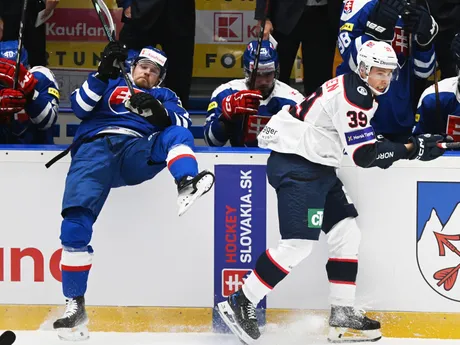 Vľavo Dávid Gríger (Slovensko), vpravo Simen Andre Edvardsen (Nórsko) počas zápasu Slovensko – Nórsko na Vianočnom Kaufland Cupe 2024.