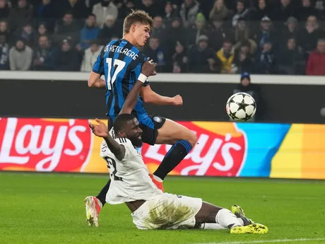 Charles De Ketelaere v zápase 6. kola Ligy majstrov: Atalanta Bergamo - Real Madrid.