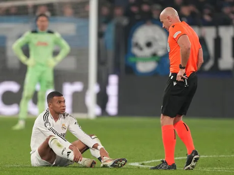 Zranený Kylian Mbappé v zápase 6. kola Ligy majstrov: Atalanta Bergamo - Real Madrid.