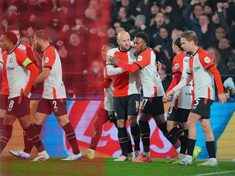 Gernot Trauner (Feyenoord) sa raduje zo strelenia gólu so spoluhráčmi v zápase 6. kola ligovej fázy Ligy majstrov Feyenoord Rotterdam - AC Sparta Praha.