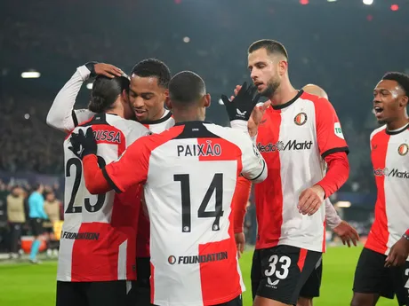 Anis Hadj Moussa (Feyenoord) sa raduje zo strelenia gólu so spoluhráčmi v zápase 6. kola ligovej fázy Ligy majstrov Feyenoord Rotterdam - AC Sparta Praha.