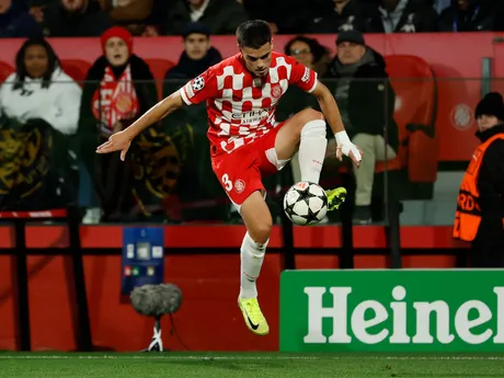 Futbalista Girony Miguel Gutierrez v zápase 6. kola Ligy majstrov: Girona FC - Liverpool FC.