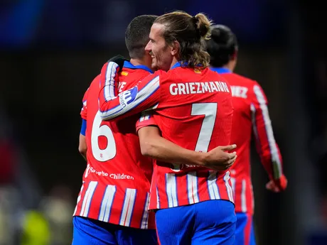 Antoine Griezmann (vpravo) a Koke (obaja Atlético) sa radujú z gólu v zápase 6. kola ligovej fázy Ligy majstrov Atlético Madrid - Slovan Bratislava.