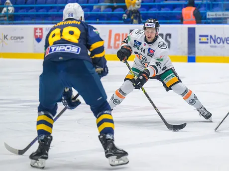 Zľava Dalibor Bortňák (Spišská Nová Ves), Mislav Rosandič (Košice) počas zápasu 36. kola Tipos extraligy HK Spišská Nová Ves - HC Košice.