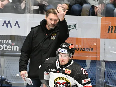 Tréner Bystrice Vladimír Országh v zápase 34. kola Tipos extraligy HC Slovan Bratislava - HC MONACObet Banská Bystrica.