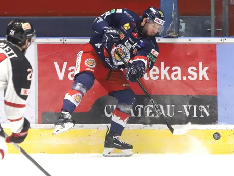 Peter Zuzin (Zvolen) počas zápasu 41. kola Tipos extraligy HKM Zvolen - HC MONACObet Banská Bystrica.