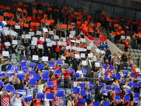 Diváci pred úvodnými dvojhrami 1. kola kvalifikácie Davisovho pohára Chorvátsko - Slovensko.