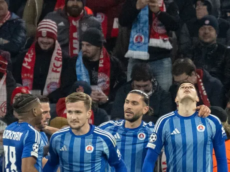 Futbalisti Slovana Bratislava sa tešia z gólu v zápase Ligy majstrov proti Bayernu Mníchov. 