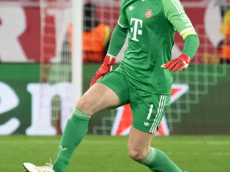 Brankár Bayernu Mníchov Manuel Neuer v zápase Ligy majstrov proti Slovanu Bratislava. 