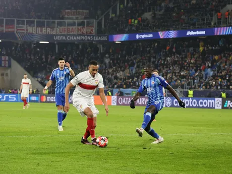 Momentka zo zápasu ŠK Slovan Bratislava - VfB Stuttgart v 7. kole ligovej fázy Ligy majstrov.