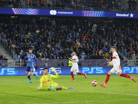 Momentka zo zápasu ŠK Slovan Bratislava - VfB Stuttgart v 7. kole ligovej fázy Ligy majstrov.