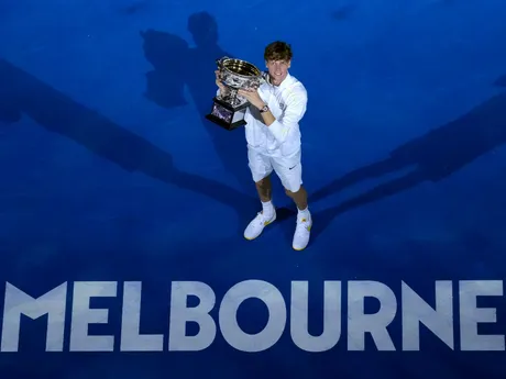 Jannik Sinner počas finále Australian Open 2025 proti Alexandrovi Zverevovi. 