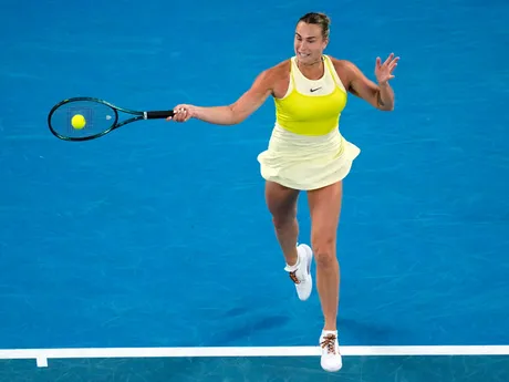 Aryna Sabalenková v semifinálovom zápase proti Paule Badosovej na Australian Open 2025.