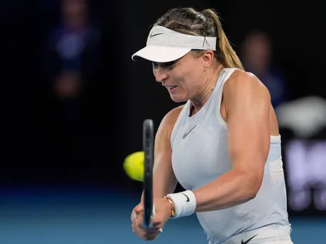 Paula Badosová v semifinálovom zápase proti Aryne Sabalenkovej na Australian Open 2025.