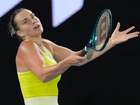 Aryna Sabalenková v semifinálovom zápase proti Paule Badosovej na Australian Open 2025.