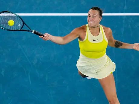 Aryna Sabalenková v semifinálovom zápase proti Paule Badosovej na Australian Open 2025.