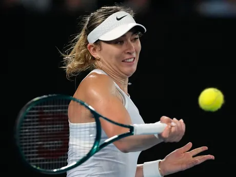 Paula Badosová v semifinálovom zápase proti Aryne Sabalenkovej na Australian Open 2025.