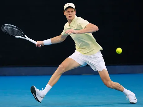 Jannik Sinner počas finále Australian Open 2025 proti Alexandrovi Zverevovi. 