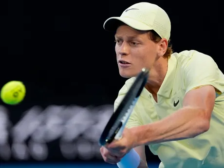 Jannik Sinner počas finále Australian Open 2025 proti Alexandrovi Zverevovi. 