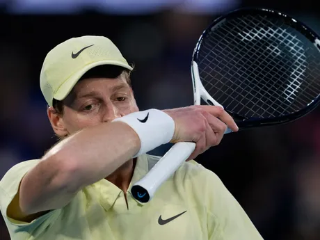 Jannik Sinner počas finále Australian Open 2025 proti Alexandrovi Zverevovi. 