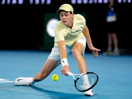 Jannik Sinner počas finále Australian Open 2025 proti Alexandrovi Zverevovi. 