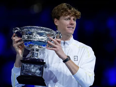 Jannik Sinner počas finále Australian Open 2025 proti Alexandrovi Zverevovi. 