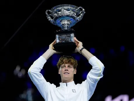 Jannik Sinner počas finále Australian Open 2025 proti Alexandrovi Zverevovi. 