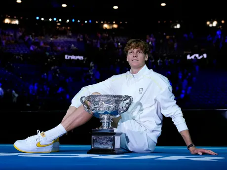 Jannik Sinner počas finále Australian Open 2025 proti Alexandrovi Zverevovi. 