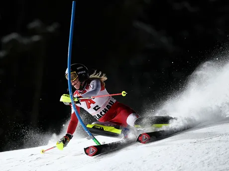 Katharina Liensbergerová počas slalomu vo Flachau. 