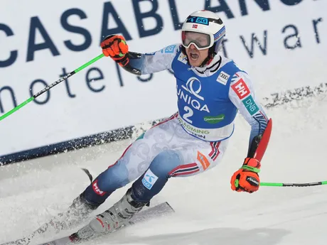 Henrik Kristoffersen v cieli 2. kola obrovského slalomu v rakúskom stredisku Schladming.