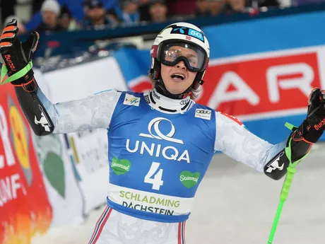 Alexander Steen Olsen oslavuje v cieli 2. kola obrovského slalomu v rakúskom stredisku Schladming. 