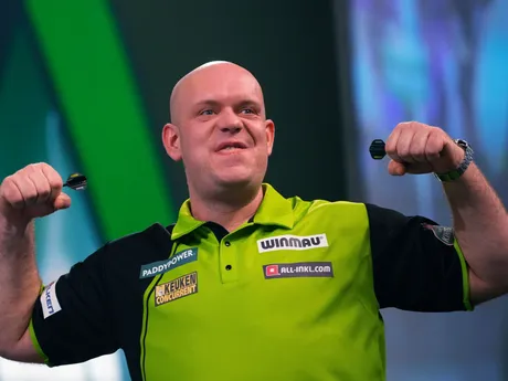 Michael van Gerwen v semifinálovom zápase na MS v šípkach 2025.