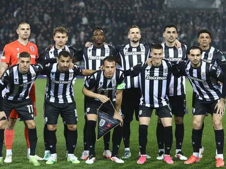 Futbalisti PAOK Solún pred zápasom proti SK Slavia Praha v 7. kole ligovej fázy Európskej ligy.