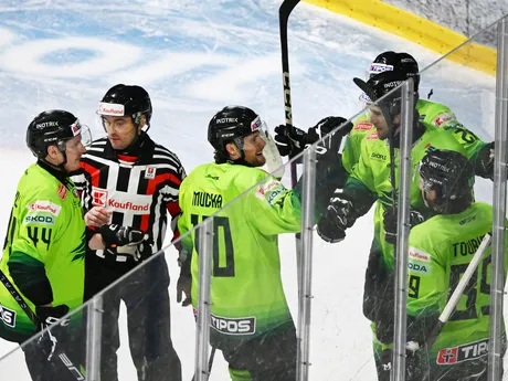 Gólová radosť hráčov Žiliny počas zápasu 35. kola Tipos extraligy HC Košice - DOXXbet Vlci Žilina.