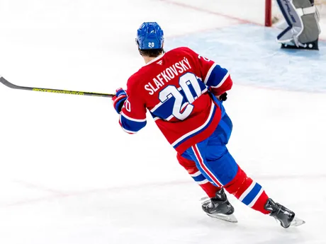 Juraj Slafkovský v zápase s Winnipegom