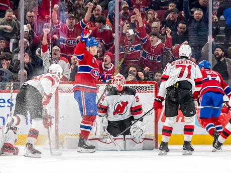 Juraj Slafkovský sa raduje z gólu počas zápasu Montreal Canadiens - New Jersey Devils. 